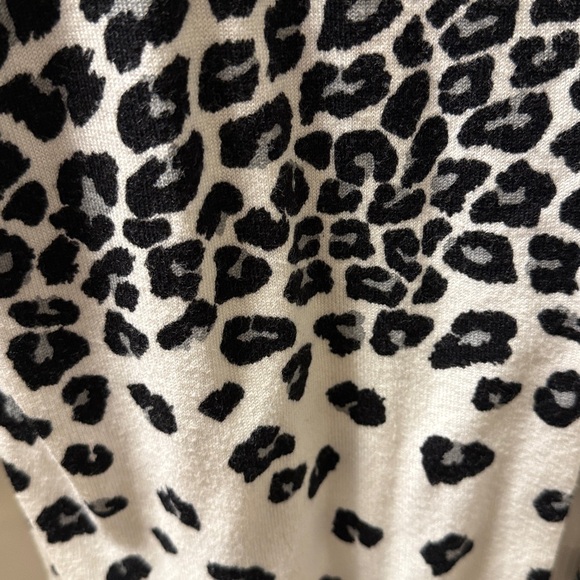 Ladies XL animal print cardigan. - Picture 2 of 2